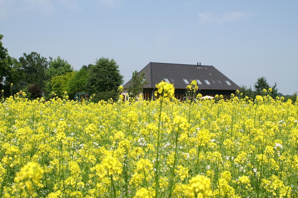B&B De Luijenbergh Oud-Gastel ภายนอก รูปภาพ